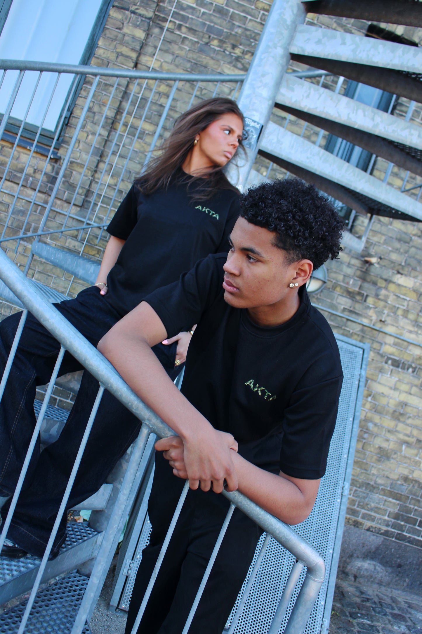 AKTA PRINT TEE BLACK
