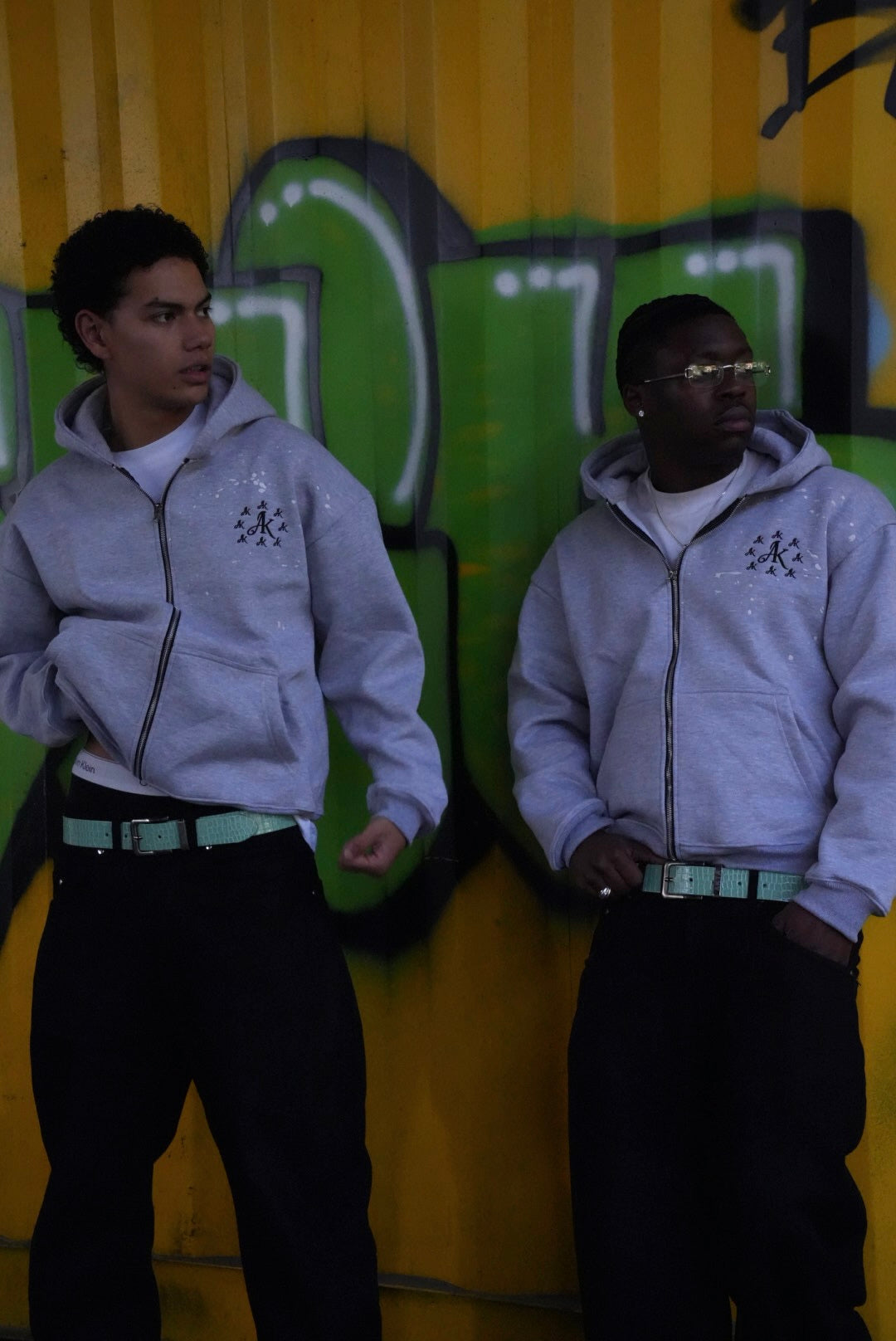 PAINT SPLATTER ZIP UP GREY