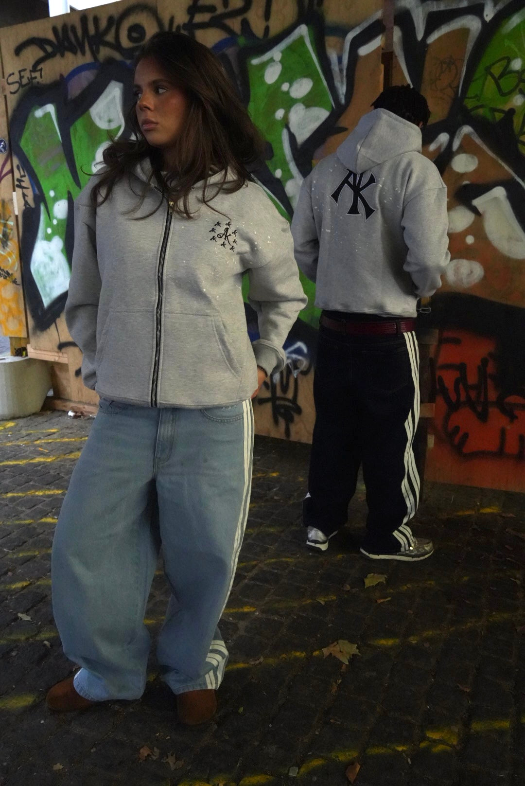 PAINT SPLATTER ZIP UP GREY